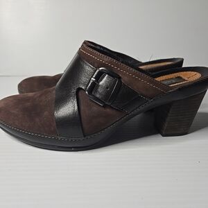 Clarks Artisan Women's 9 Brown and Black Heeled Mules Buckle
